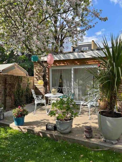 Sunny Garden * London