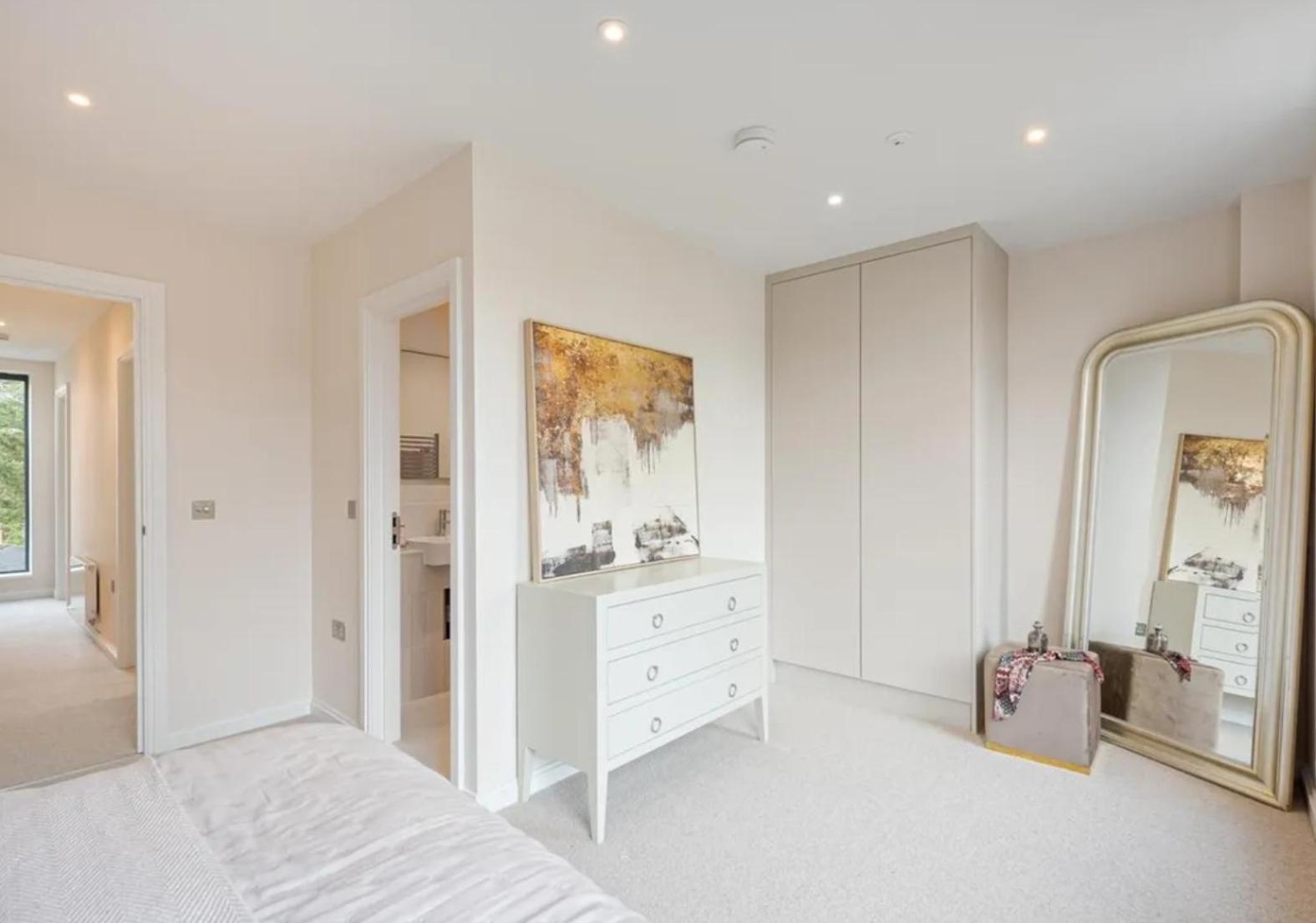 Apartment Kings Mews Elegance: City Sparrow's Premier 2-bedroom Residences *