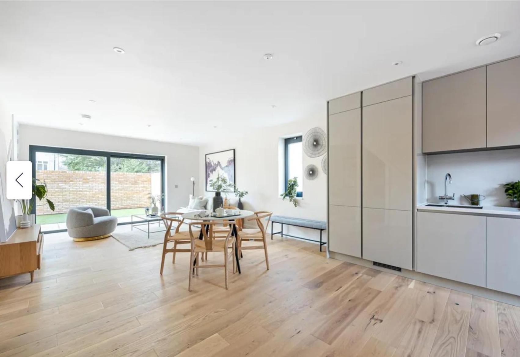 Kings Mews Elegance: City Sparrow's Premier 2-bedroom Residences