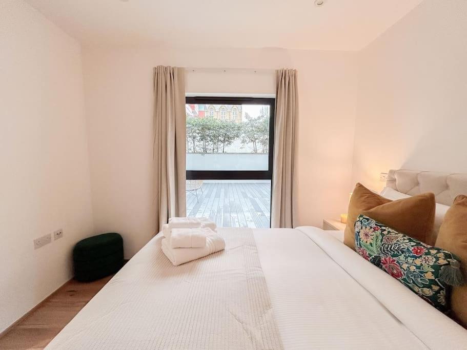 Stylish 2 Bed With Large Terrace Apartment