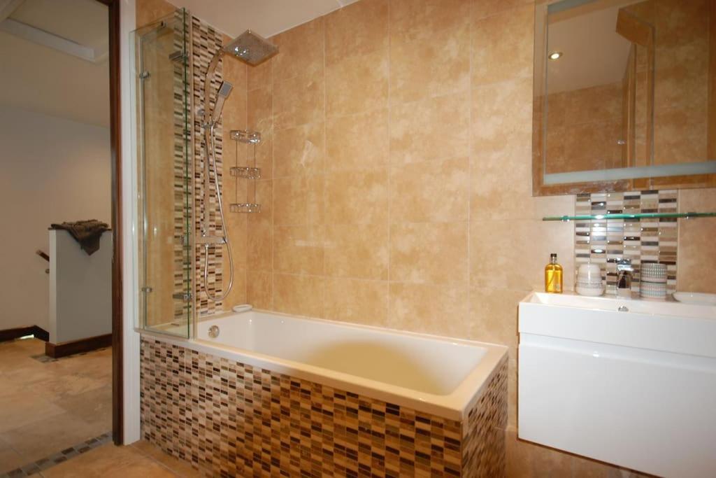 Appartement Clifton - Luxury 1 Bed Flat - 1 Min Walk To Tube Londen