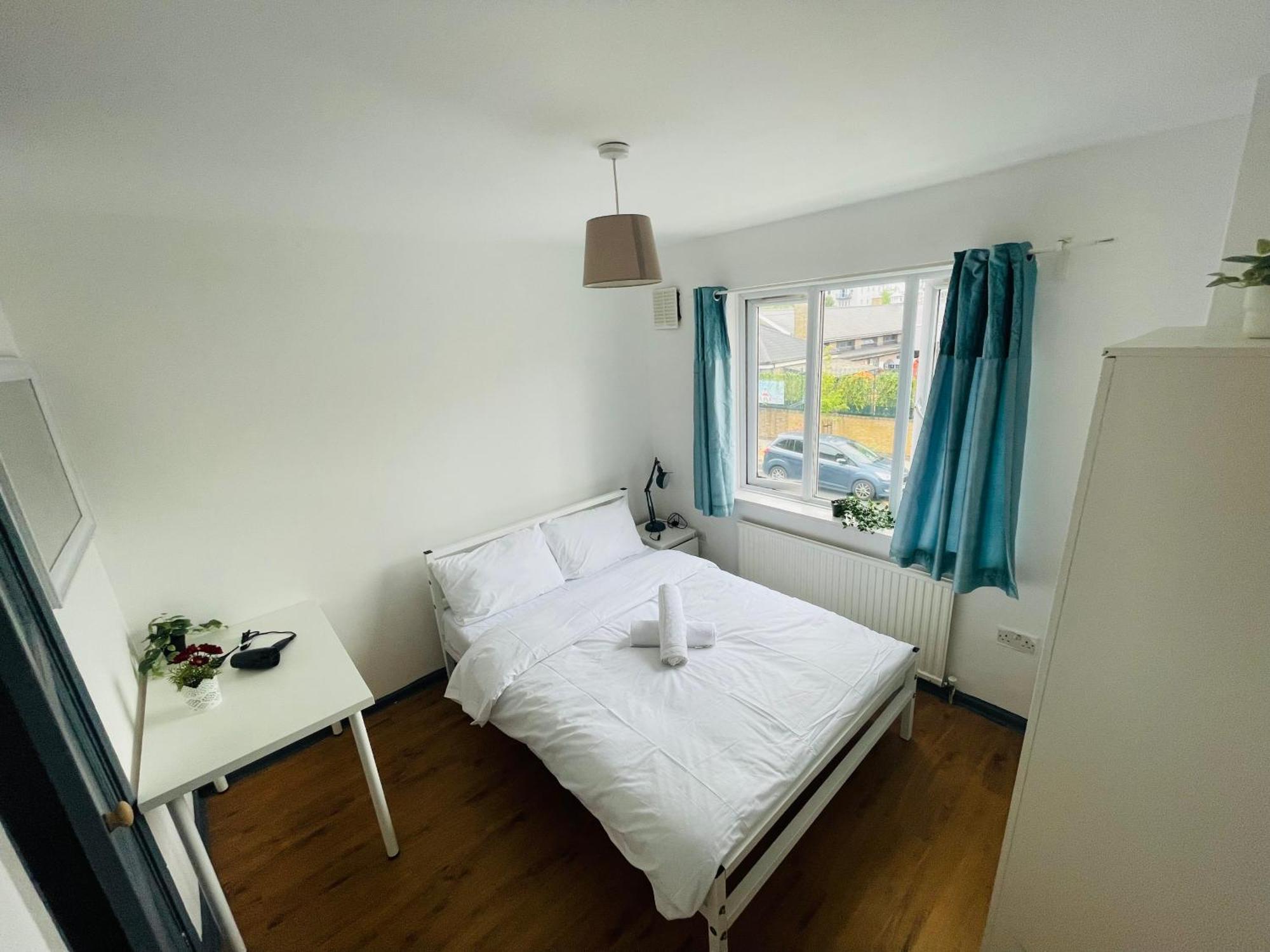 Double Near Canary Wharf 32 * Londen