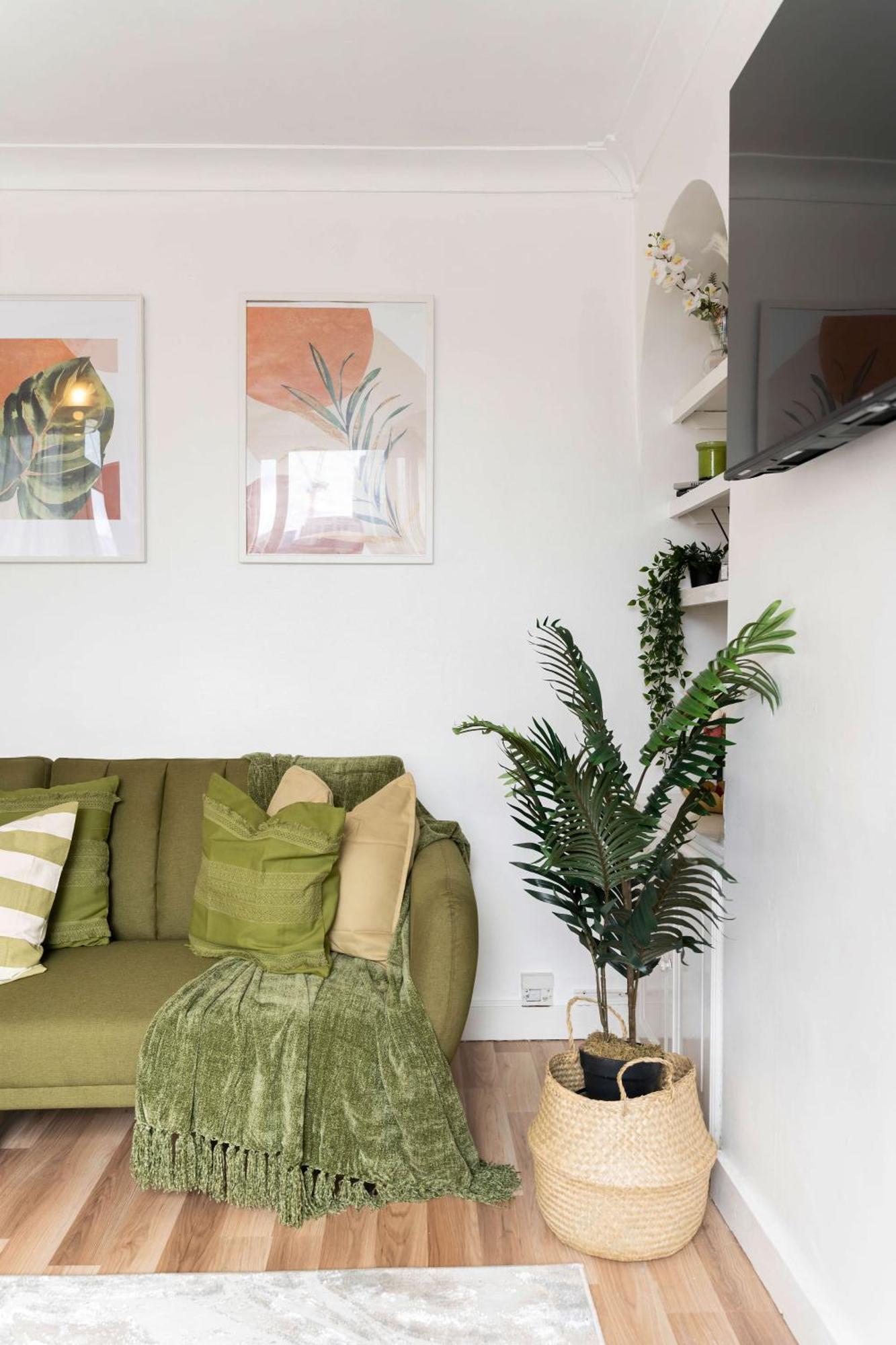 Livestay-three Bed With Balcony London