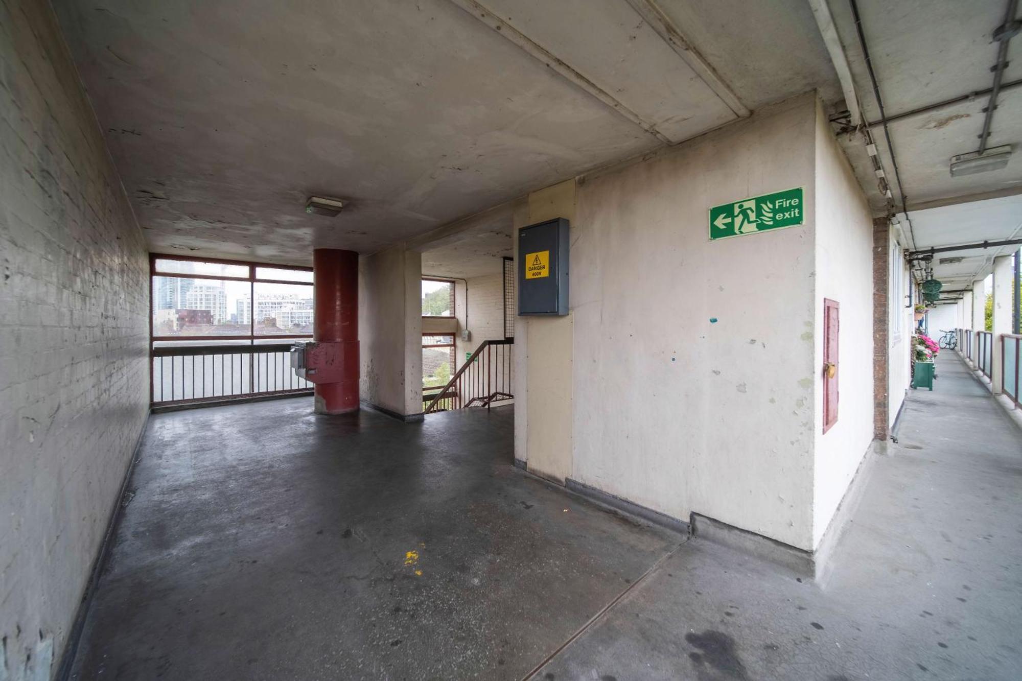Livestay-three Bed With Balcony Apartment