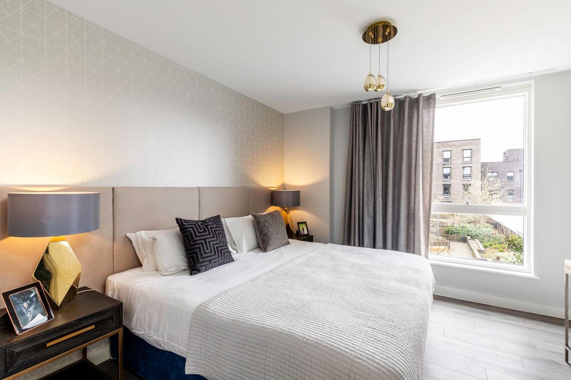 Showroom Splendour, Luxe Elegance Apartment *
