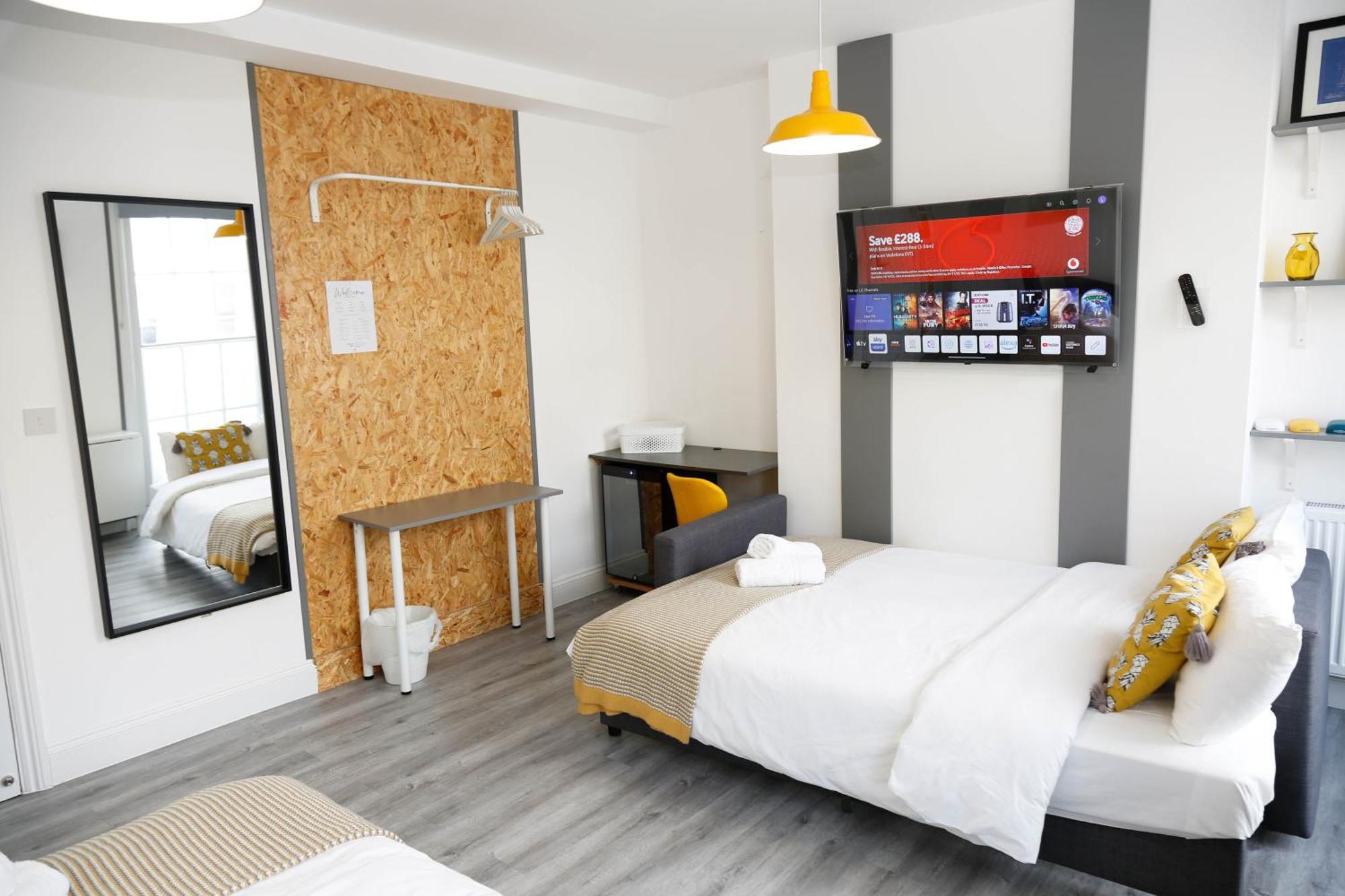 Luxury In Camden Town Near Shops, Cafes, Bars & Metro With Shared Bathrooms Habitación en casa particular