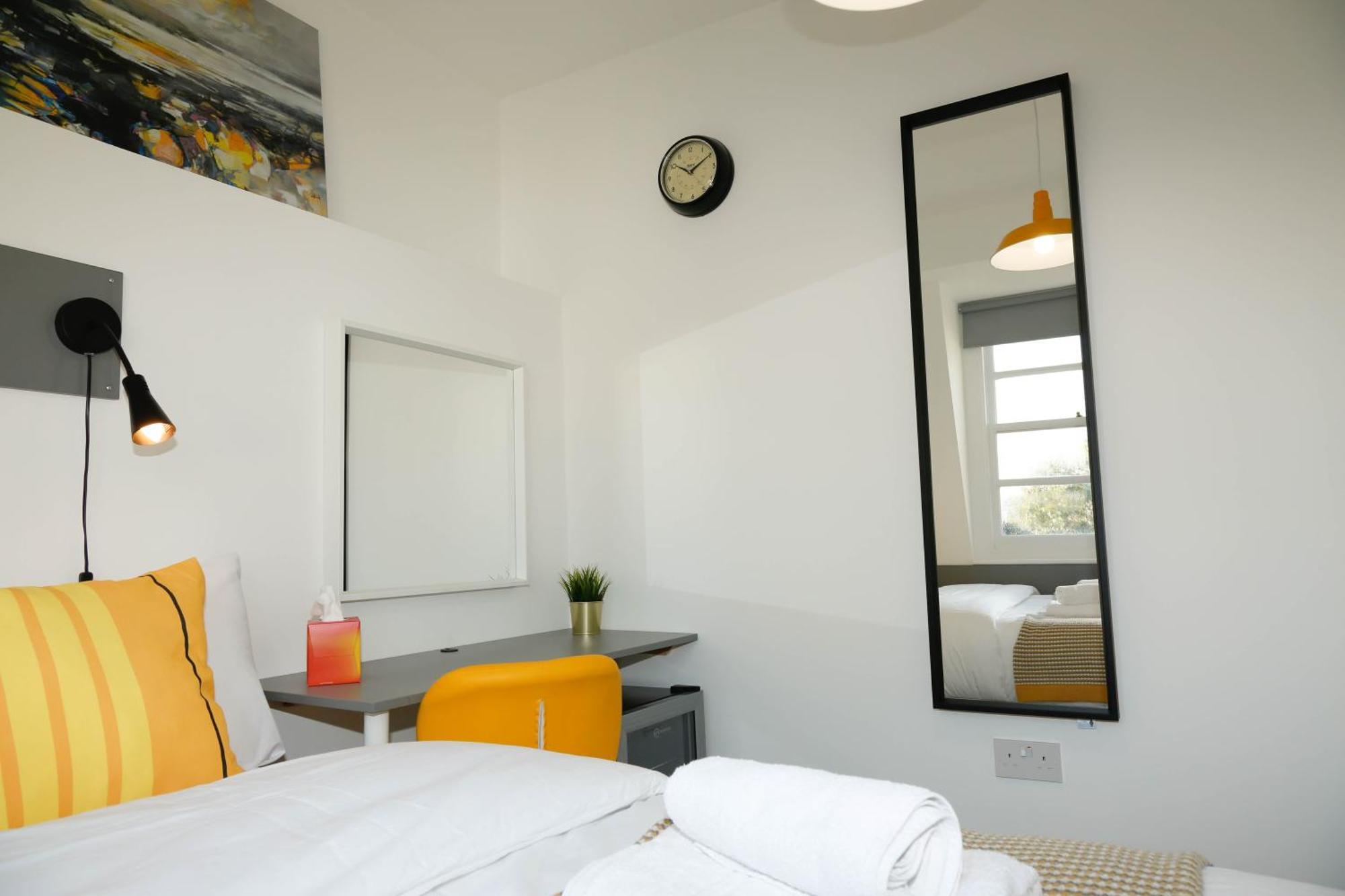 Habitación en casa particular Luxury In Camden Town Near Shops, Cafes, Bars & Metro With Shared Bathrooms Londres