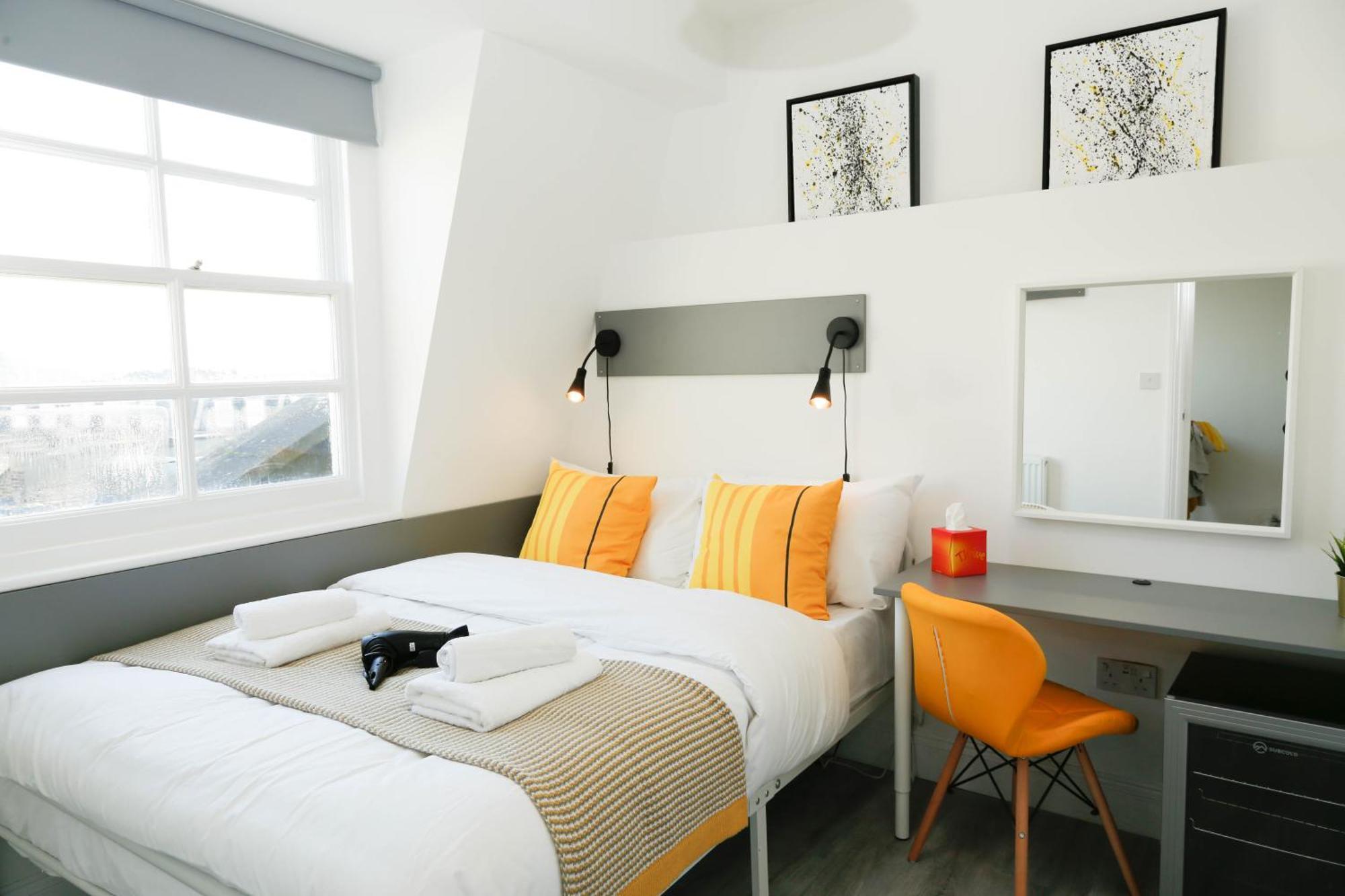 Luxury In Camden Town Near Shops, Cafes, Bars & Metro With Shared Bathrooms Habitación en casa particular Londres