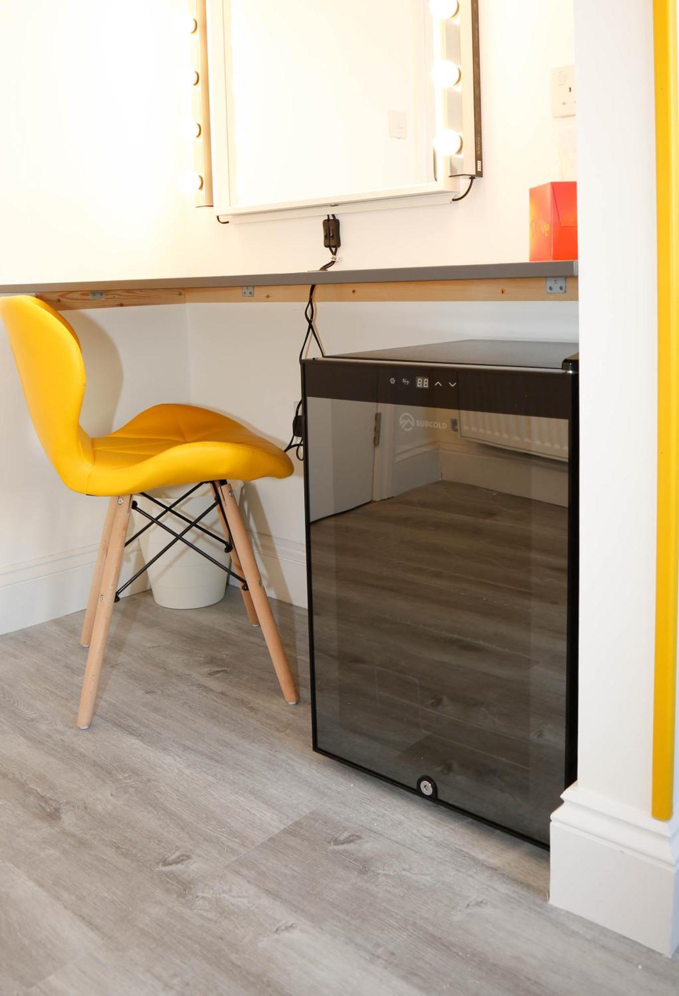 Habitación en casa particular Luxury In Camden Town Near Shops, Cafes, Bars & Metro With Shared Bathrooms Londres