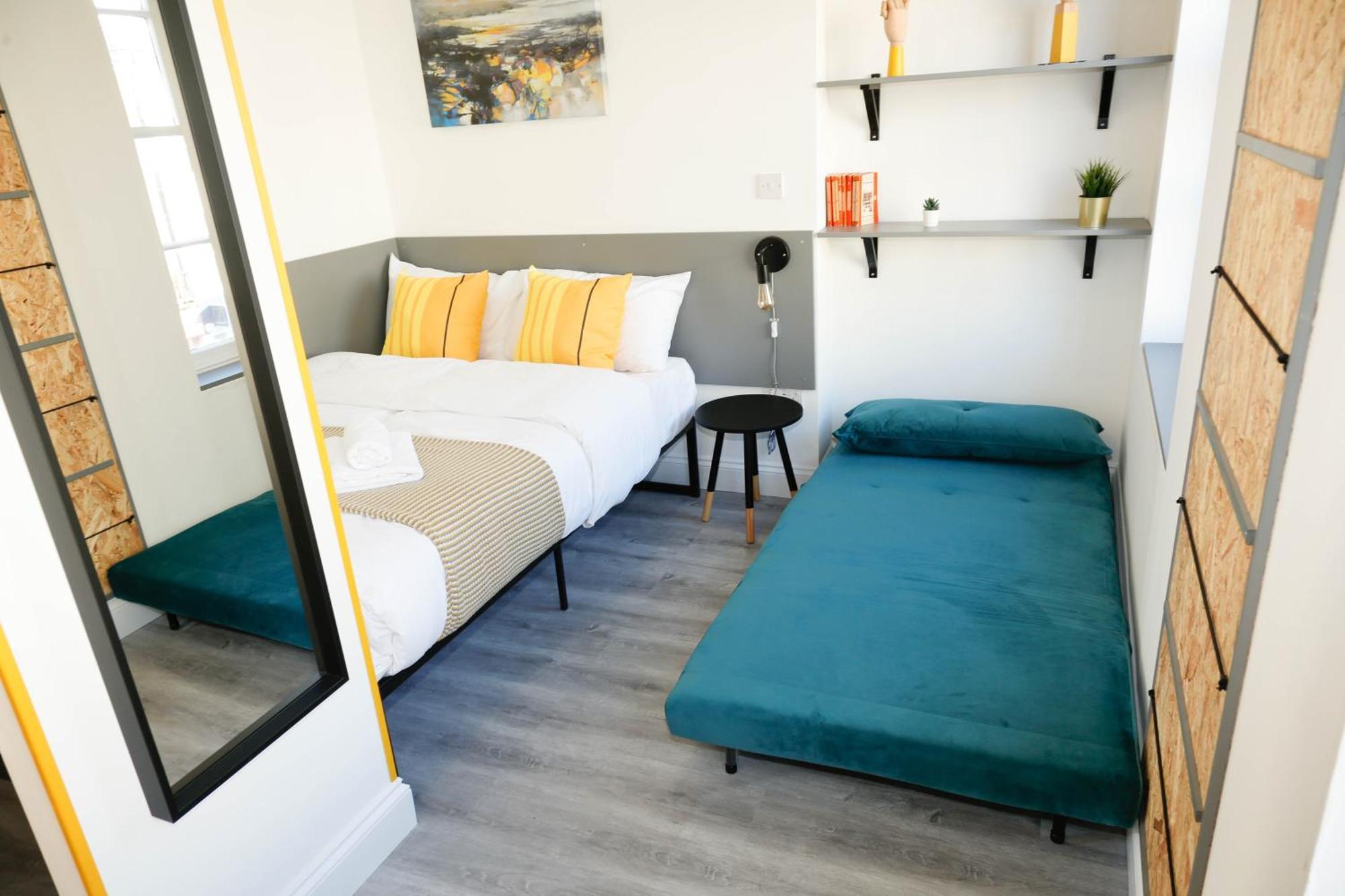 Luxury In Camden Town Near Shops, Cafes, Bars & Metro With Shared Bathrooms Habitación en casa particular Londres