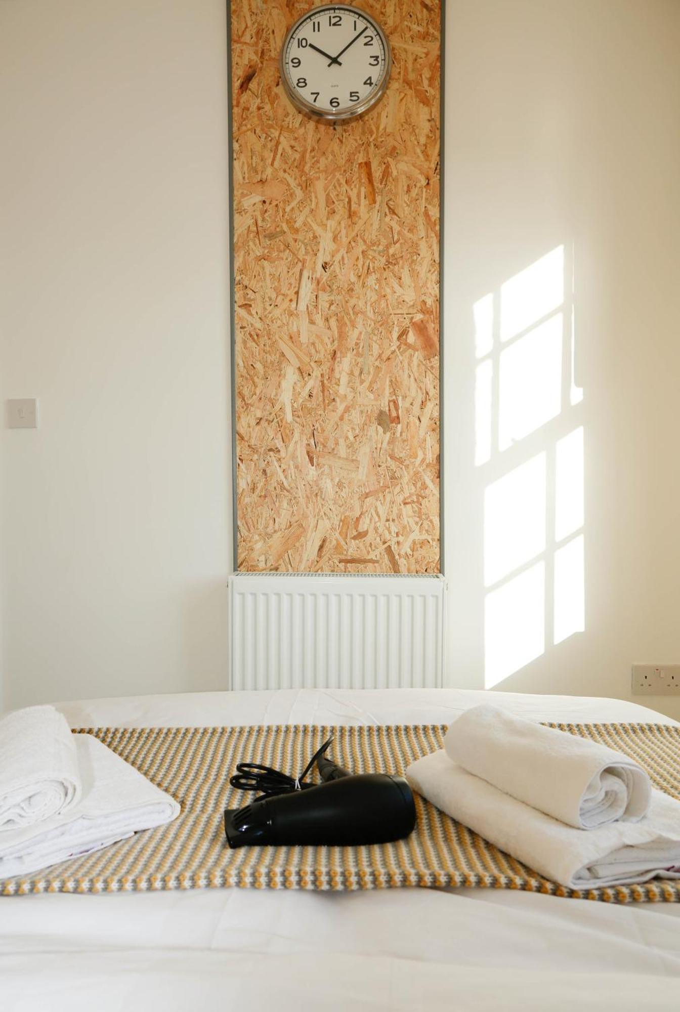 Luxury In Camden Town Near Shops, Cafes, Bars & Metro With Shared Bathrooms Habitación en casa particular Londres