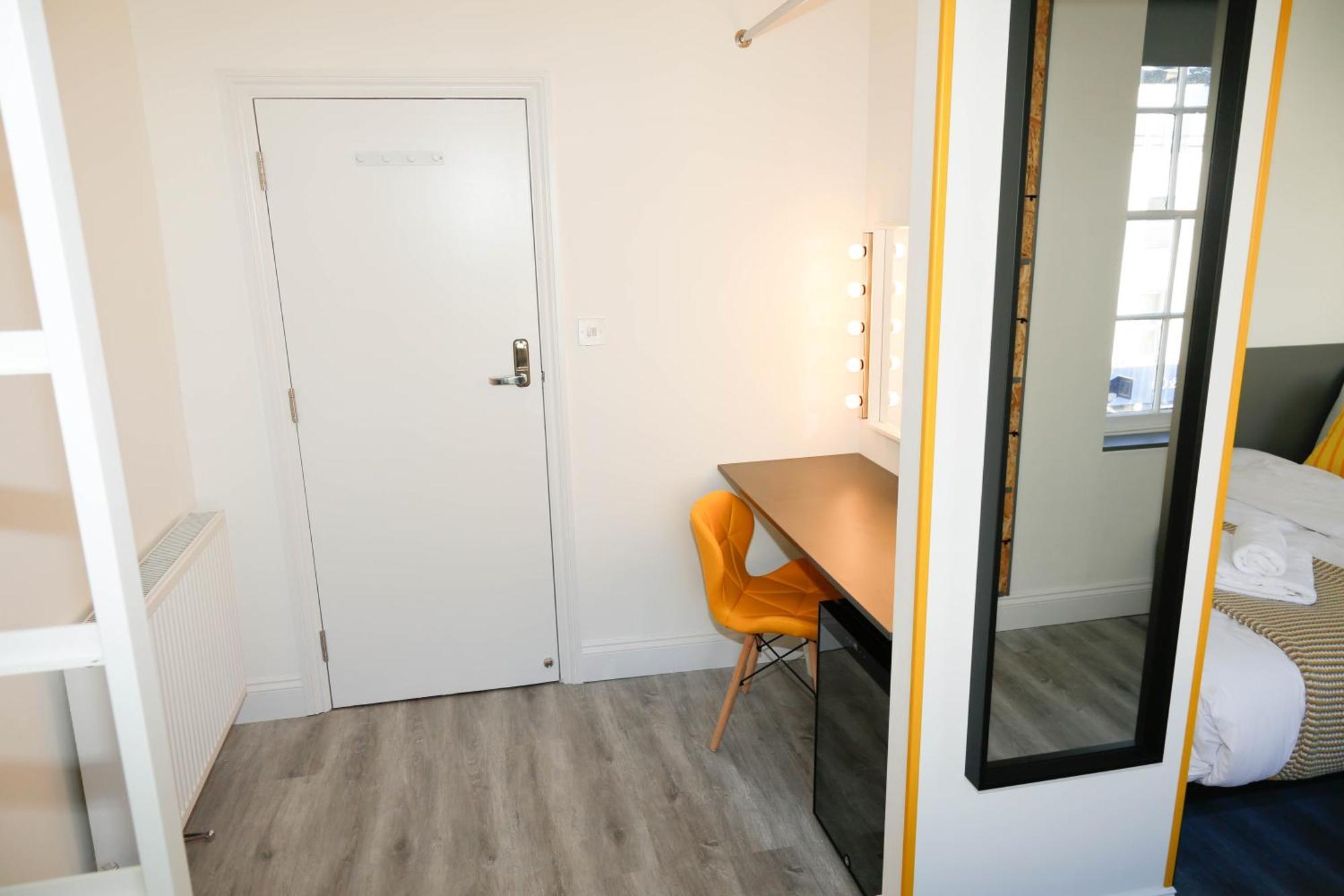 Luxury In Camden Town Near Shops, Cafes, Bars & Metro With Shared Bathrooms Habitación en casa particular