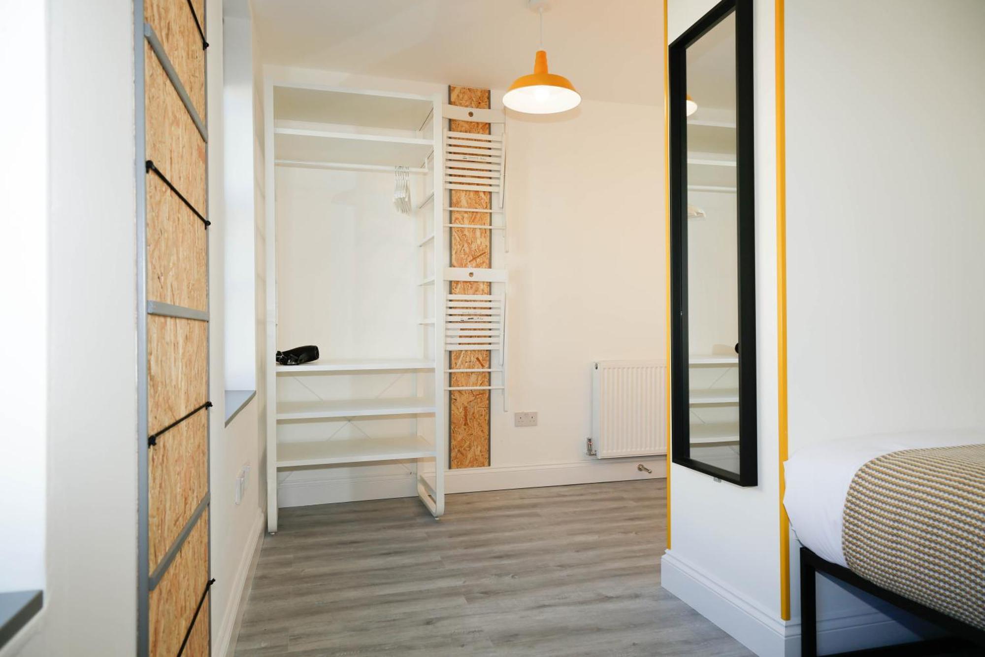 Habitación en casa particular Luxury In Camden Town Near Shops, Cafes, Bars & Metro With Shared Bathrooms Londres