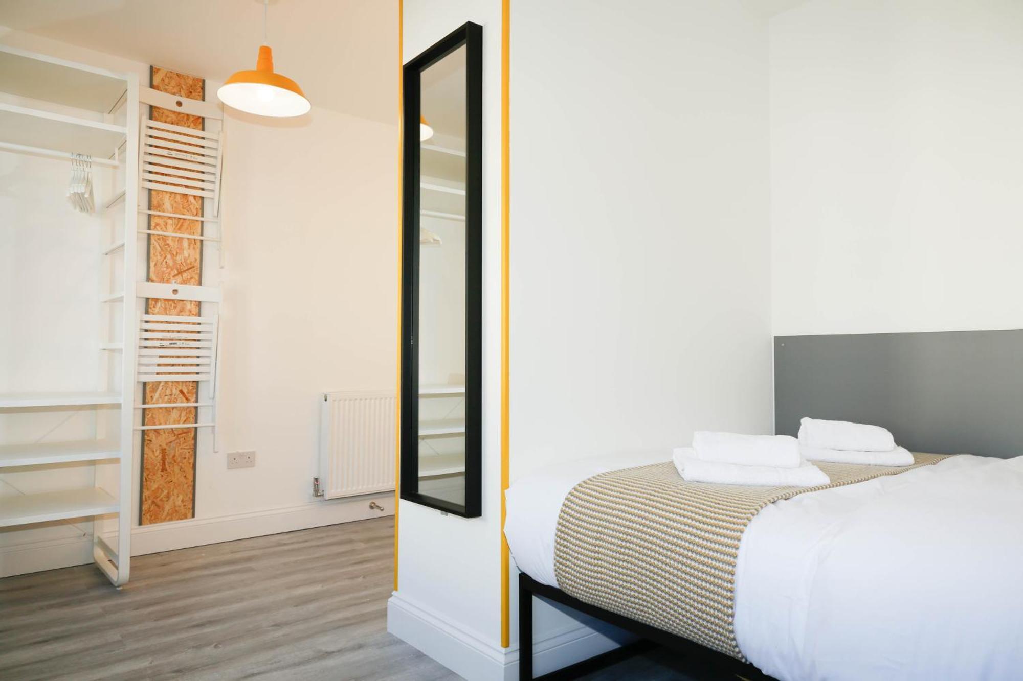 Luxury In Camden Town Near Shops, Cafes, Bars & Metro With Shared Bathrooms Habitación en casa particular