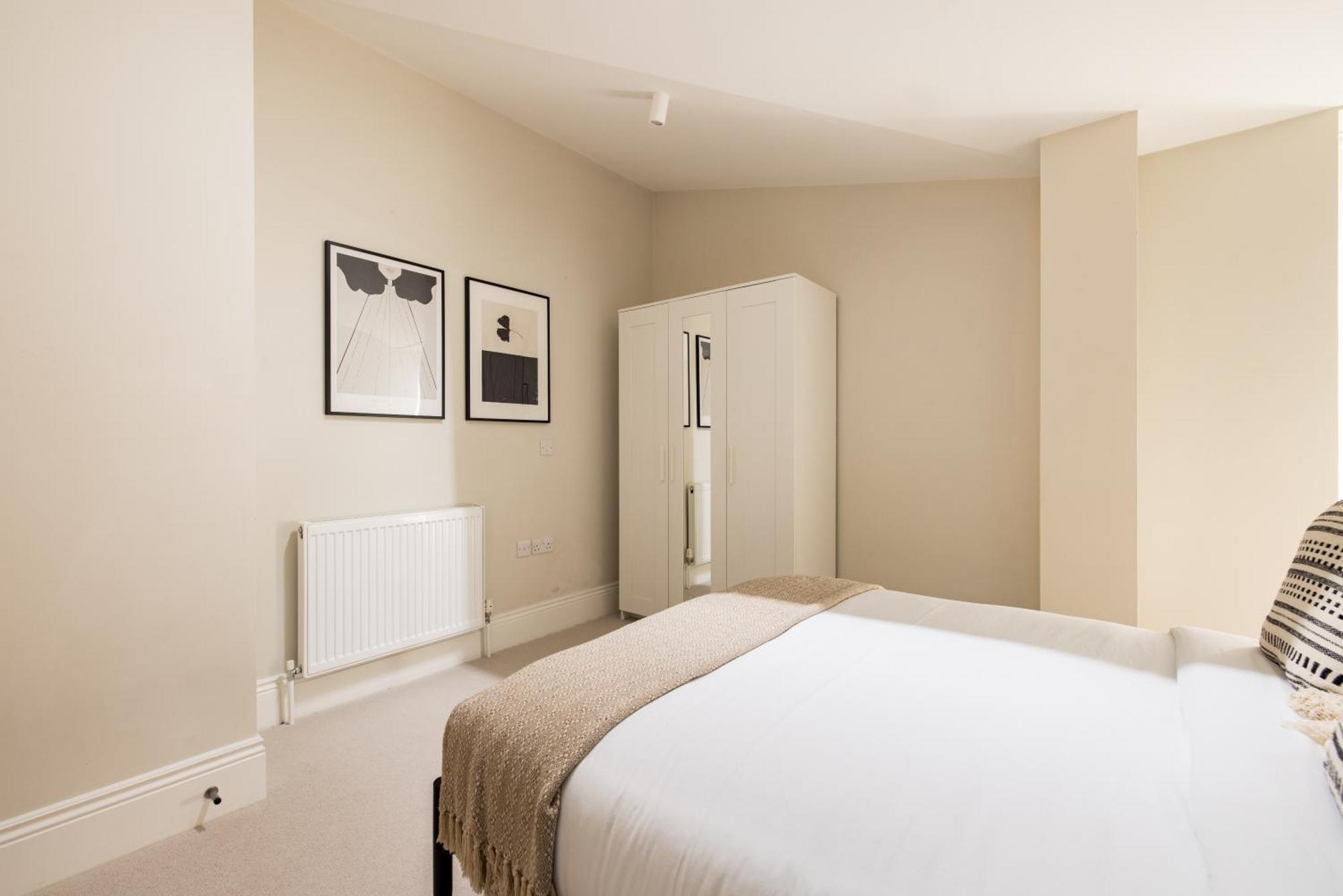 The Tooting Hideout - Dazzling 3bdr Flat With Balcony Apartment *
