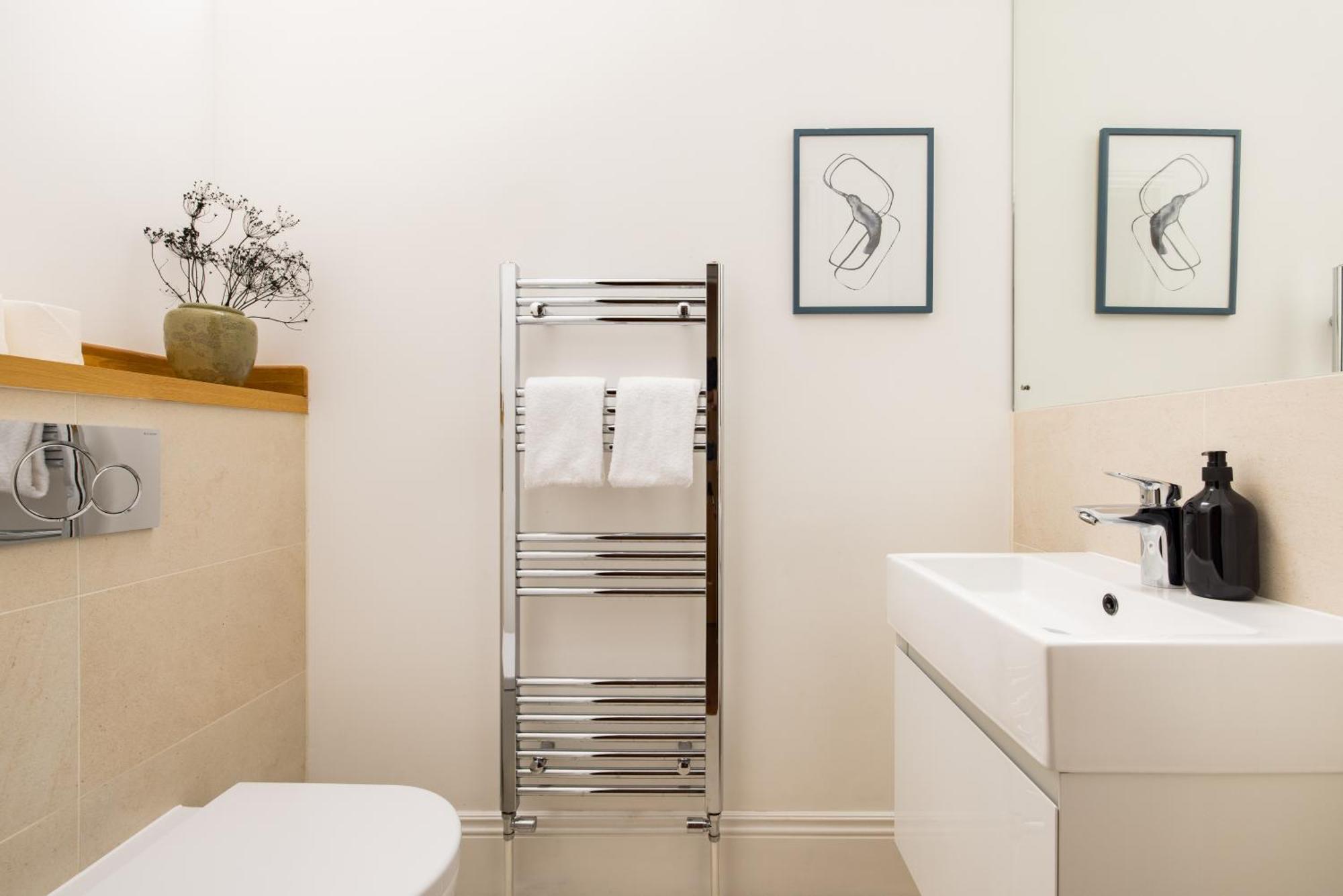 The Tooting Hideout - Dazzling 3bdr Flat With Balcony Apartment