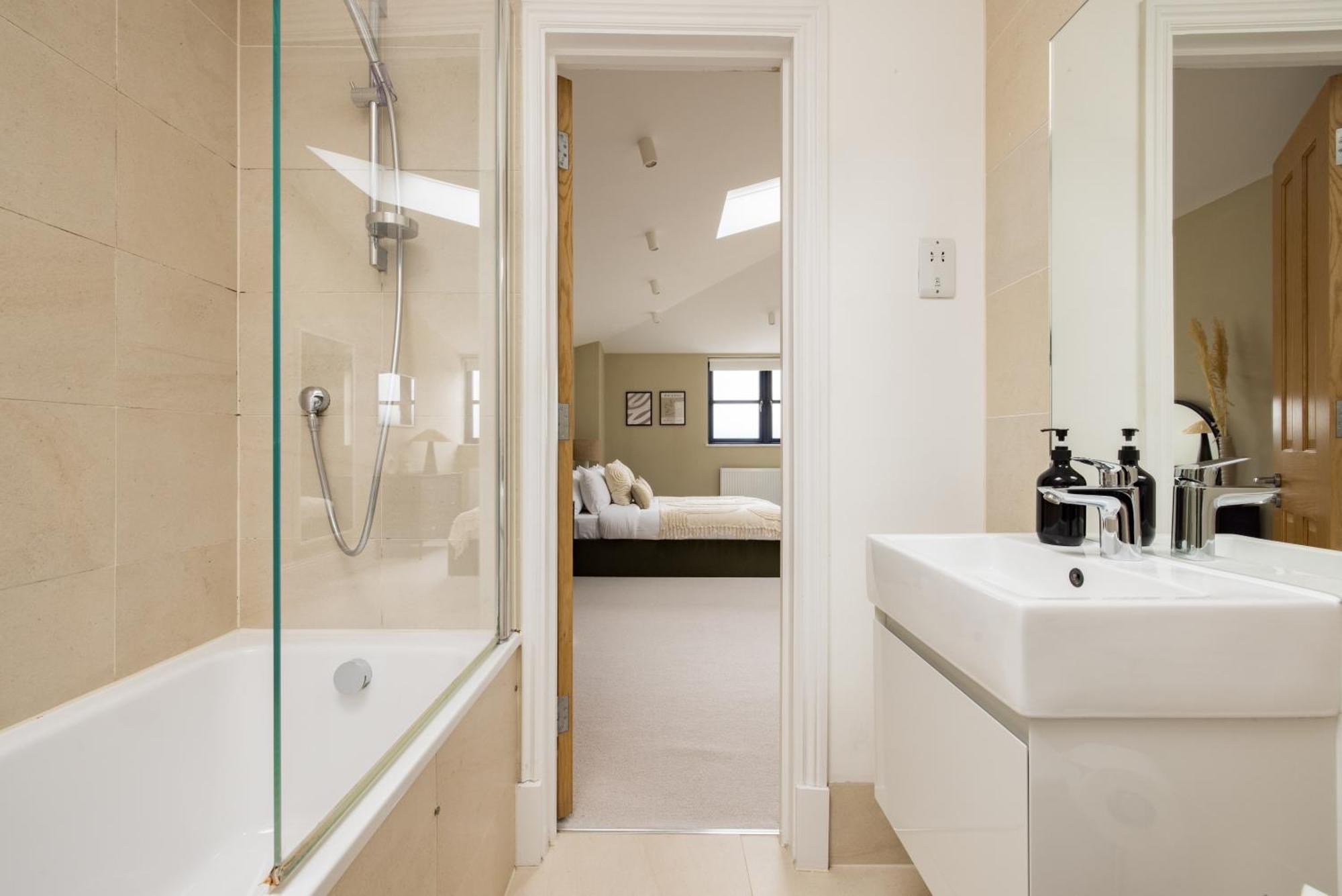 The Tooting Hideout - Dazzling 3bdr Flat With Balcony Apartment London