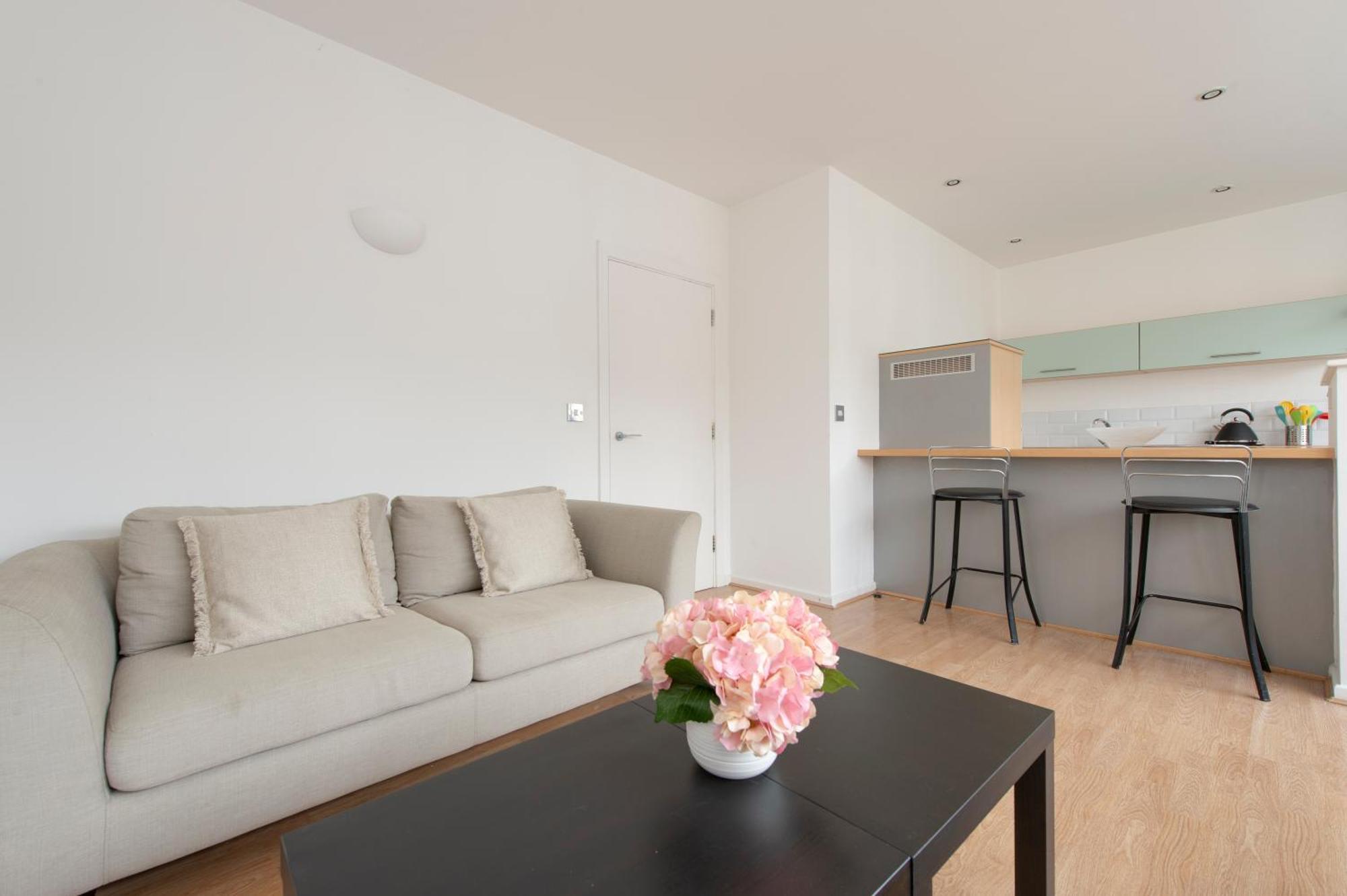 Apartment Modern Luxury By Bow Road Station London