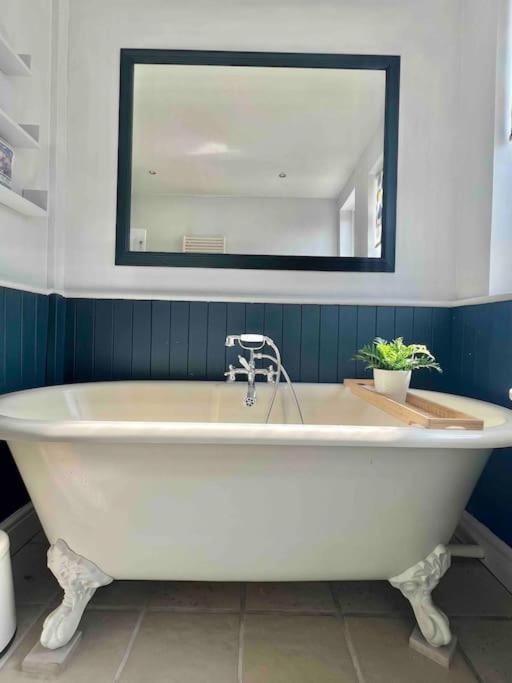 Villa Luxury 4 Bedroom House In Featured On Tv Londen