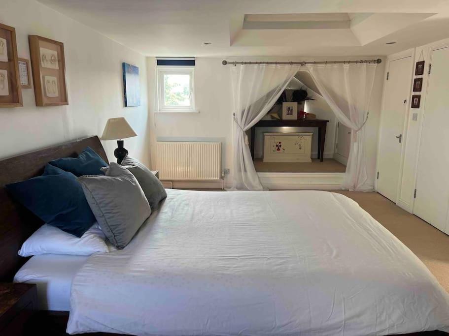 Luxury 4 Bedroom House In Featured On Tv * Londen