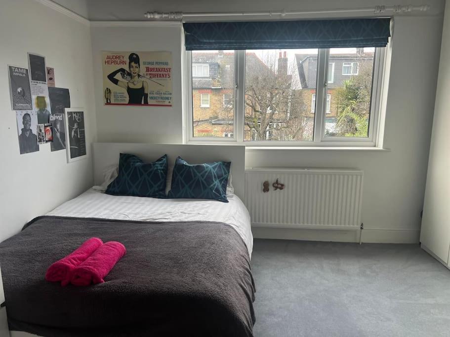 Luxury 4 Bedroom House In Featured On Tv Londen
