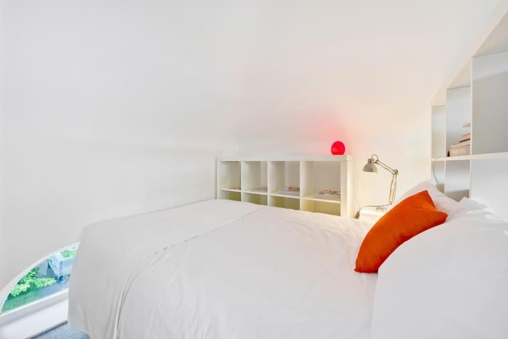 Zone 1! 2 Bed Duplex Apartment!