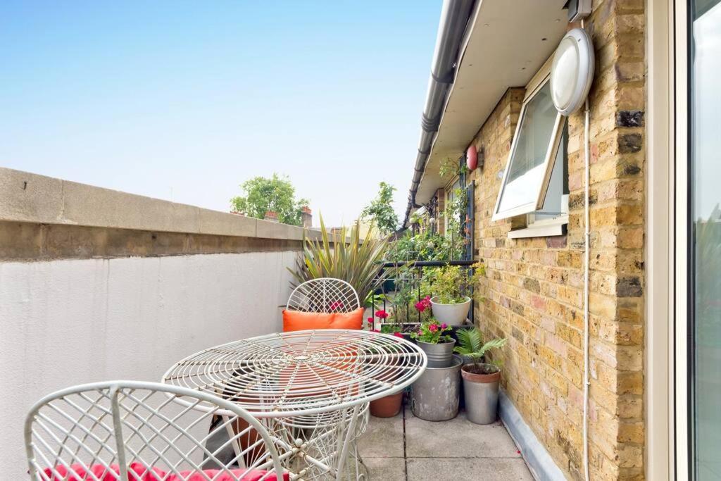 Zone 1! 2 Bed Duplex Apartment! Appartement