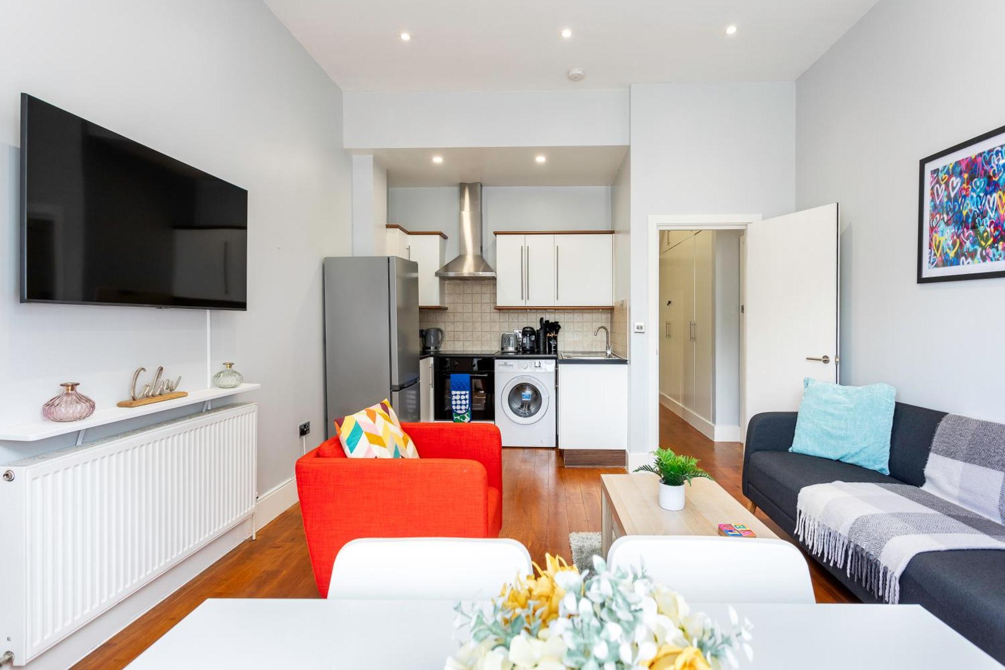 Refurbished Stjohns Hill Apartment London