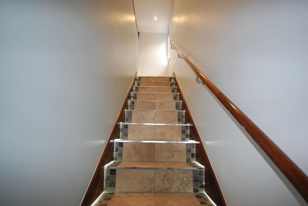 Clifton - Luxury 1 Bed Flat - 1 Min Walk To Tube London