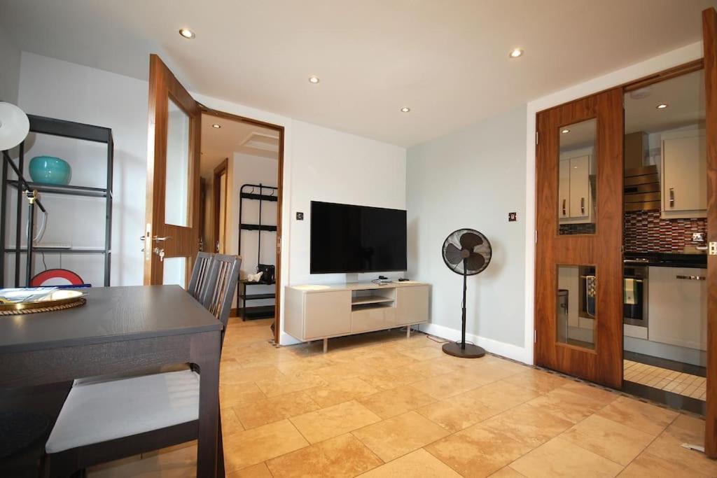 Clifton - Luxury 1 Bed Flat - 1 Min Walk To Tube Apartment London