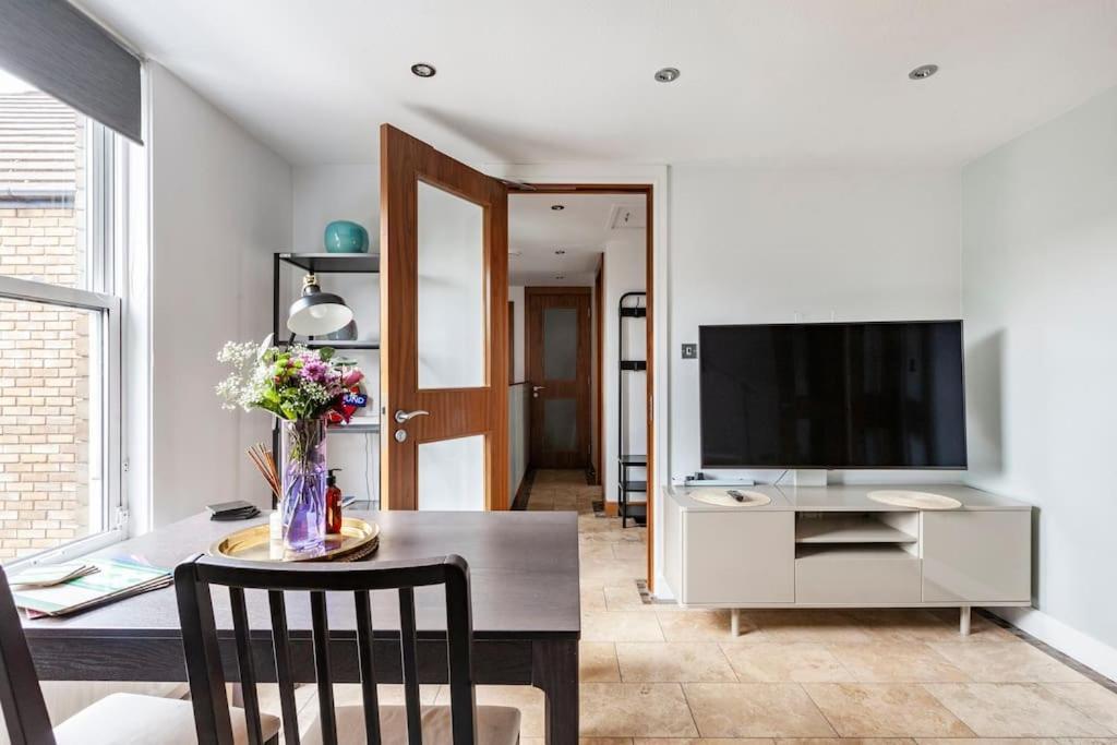 Clifton - Luxury 1 Bed Flat - 1 Min Walk To Tube Apartment *