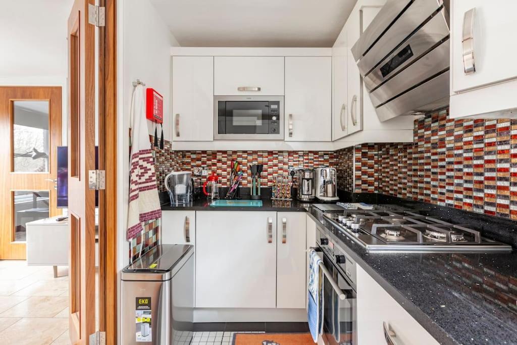 Clifton - Luxury 1 Bed Flat - 1 Min Walk To Tube * London