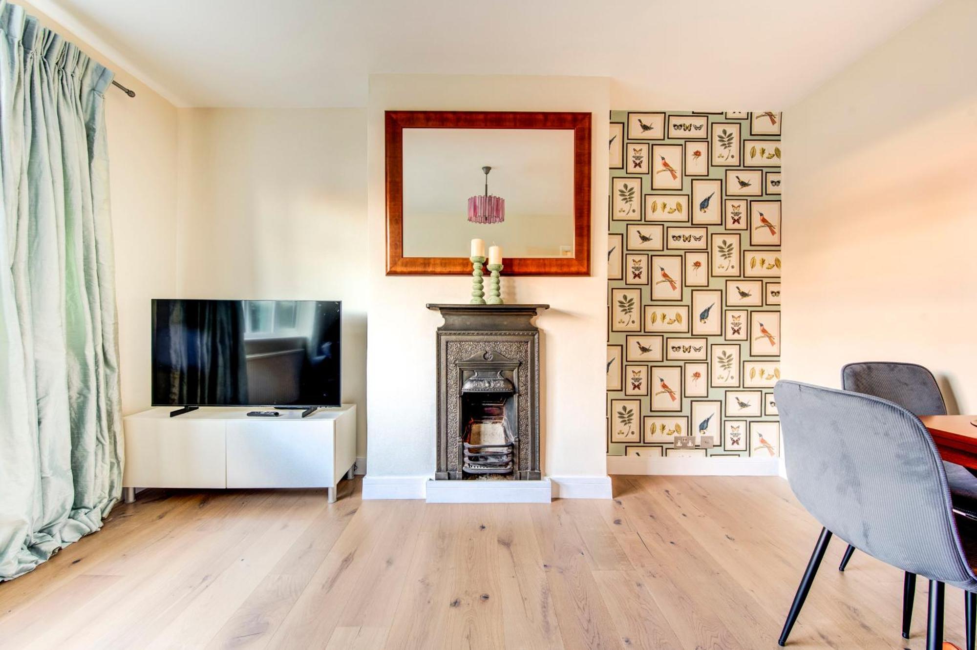 Charming Pitshanger Apartment