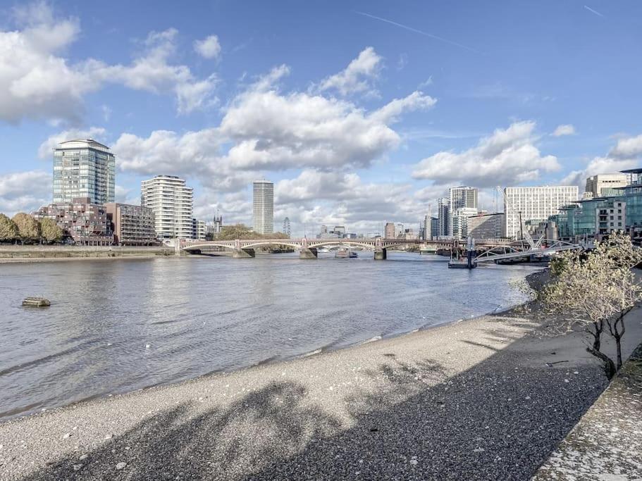 Stunning Riverside Apartamento Londres