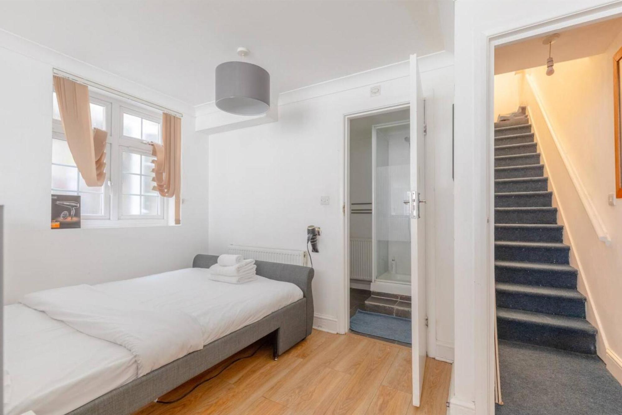 Apartment Wprivate Patio Heart Of Brixton London! London
