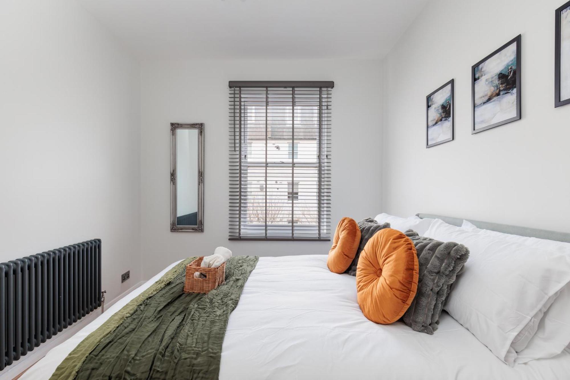 Luxury 2 Bed Flat In Central Apartment *