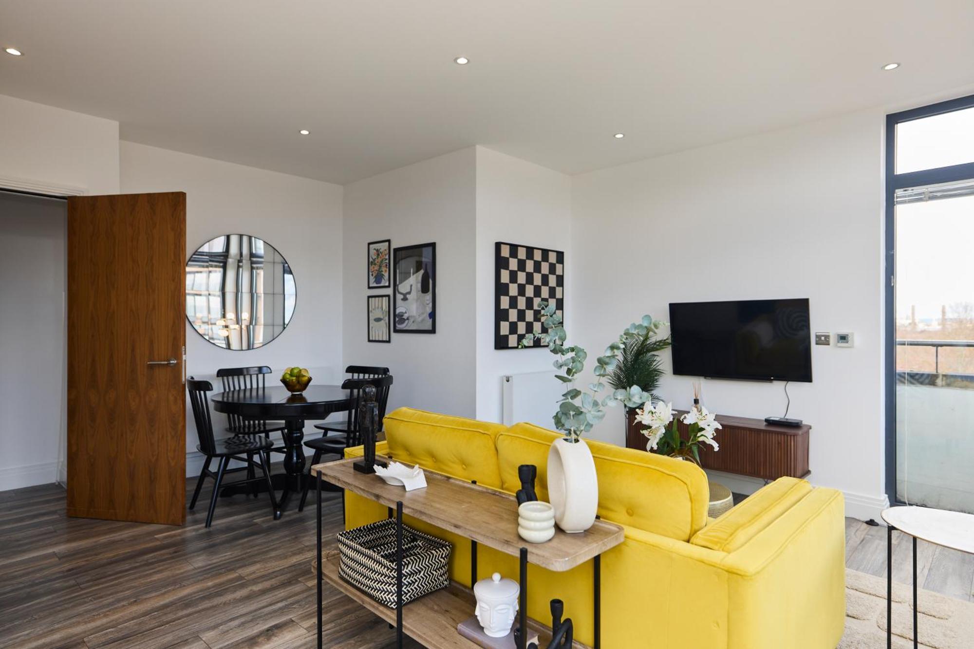 The Harlesden Classic - Lovely 2bdr Flat With Balcony Apartment *