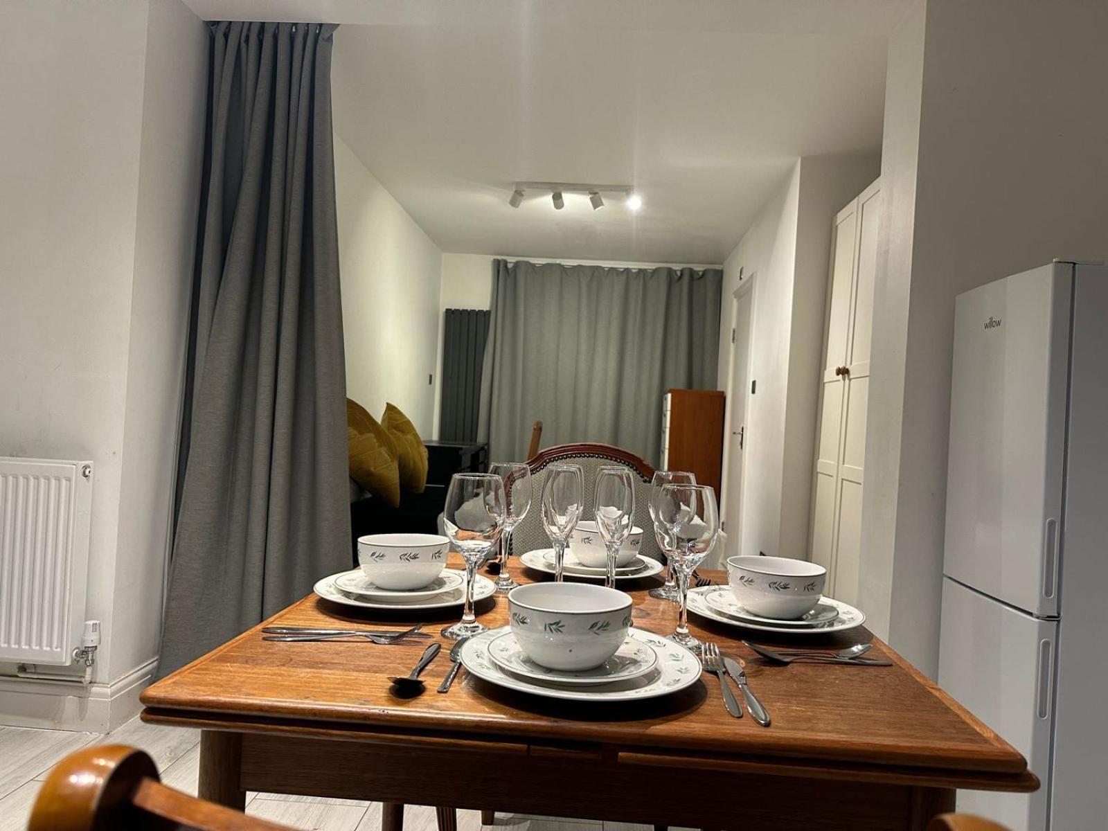 Large Studio With Extra Sofa Bed And Private Bath Plus Kitchen Canary Wharf 1 London