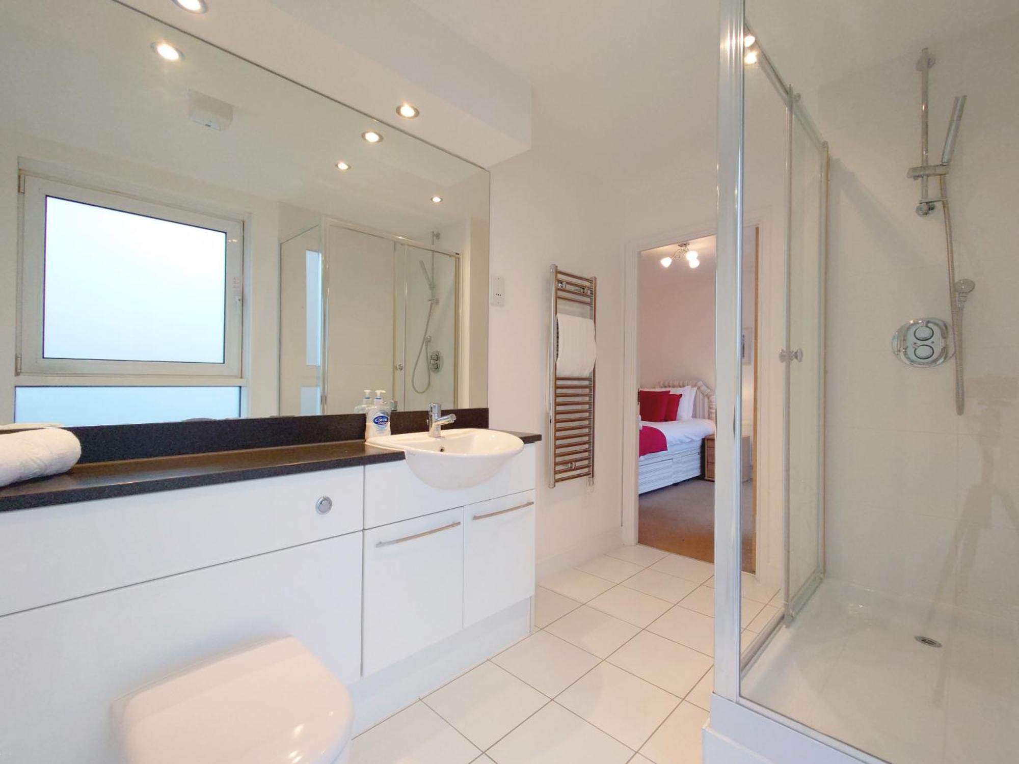 Excel - Three Bed Serviced Londen