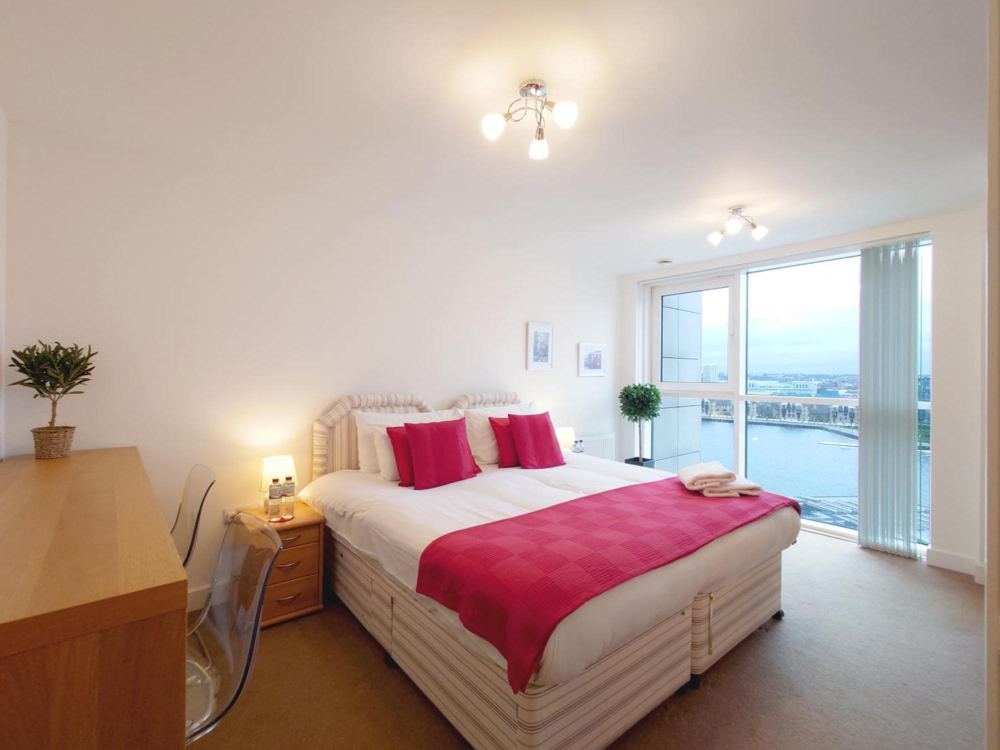 Excel - Three Bed Serviced Londen