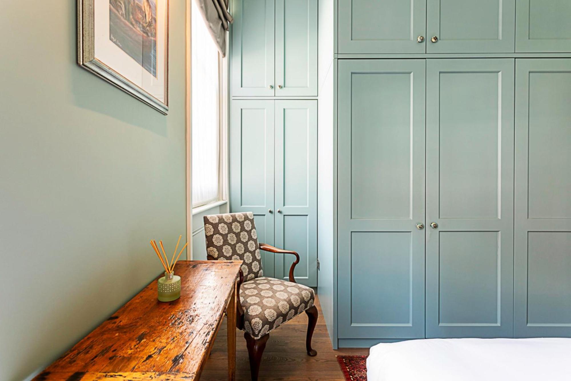 Well-designed Chelsea Flat *