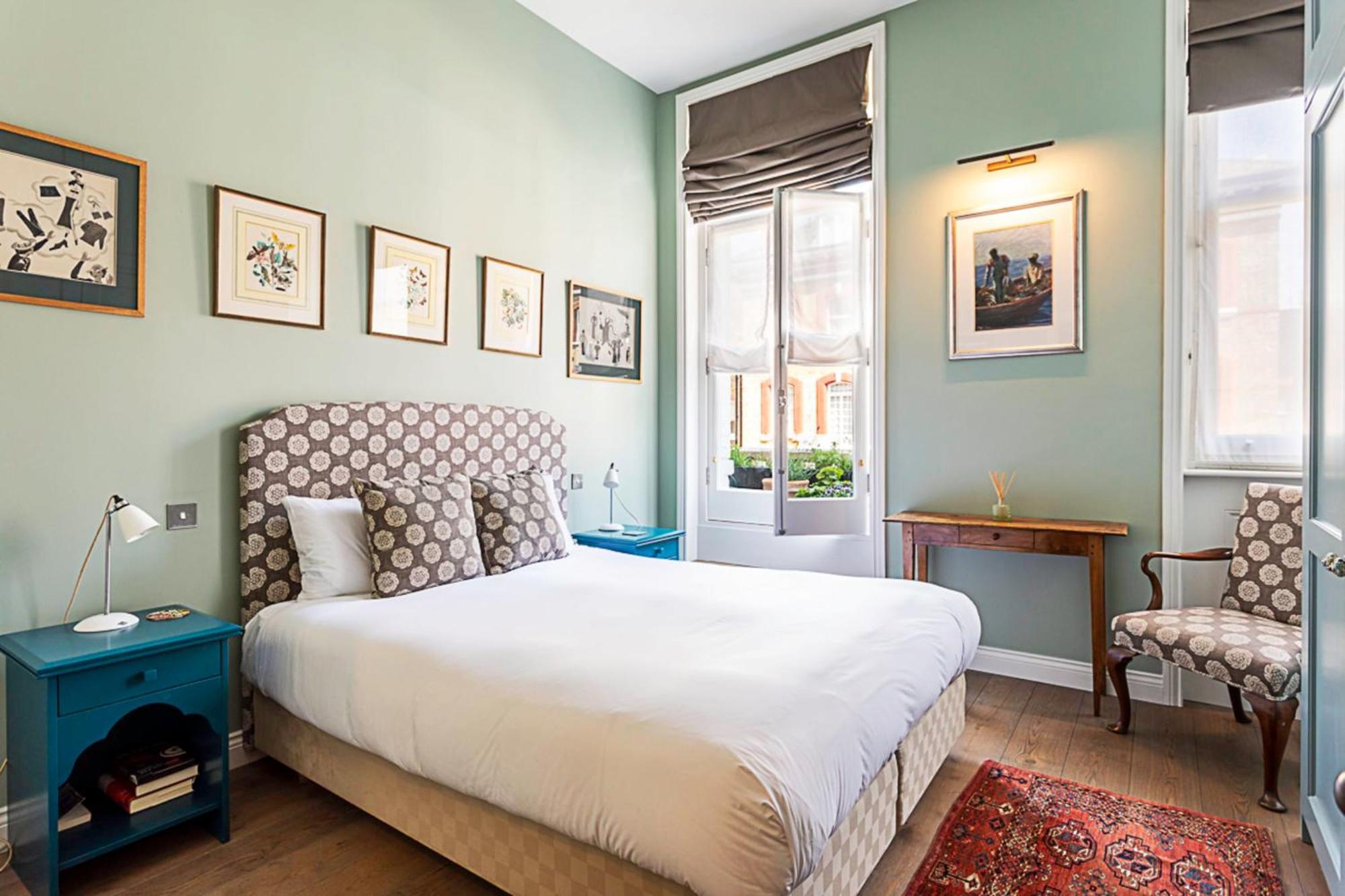 Well-designed Chelsea Flat *