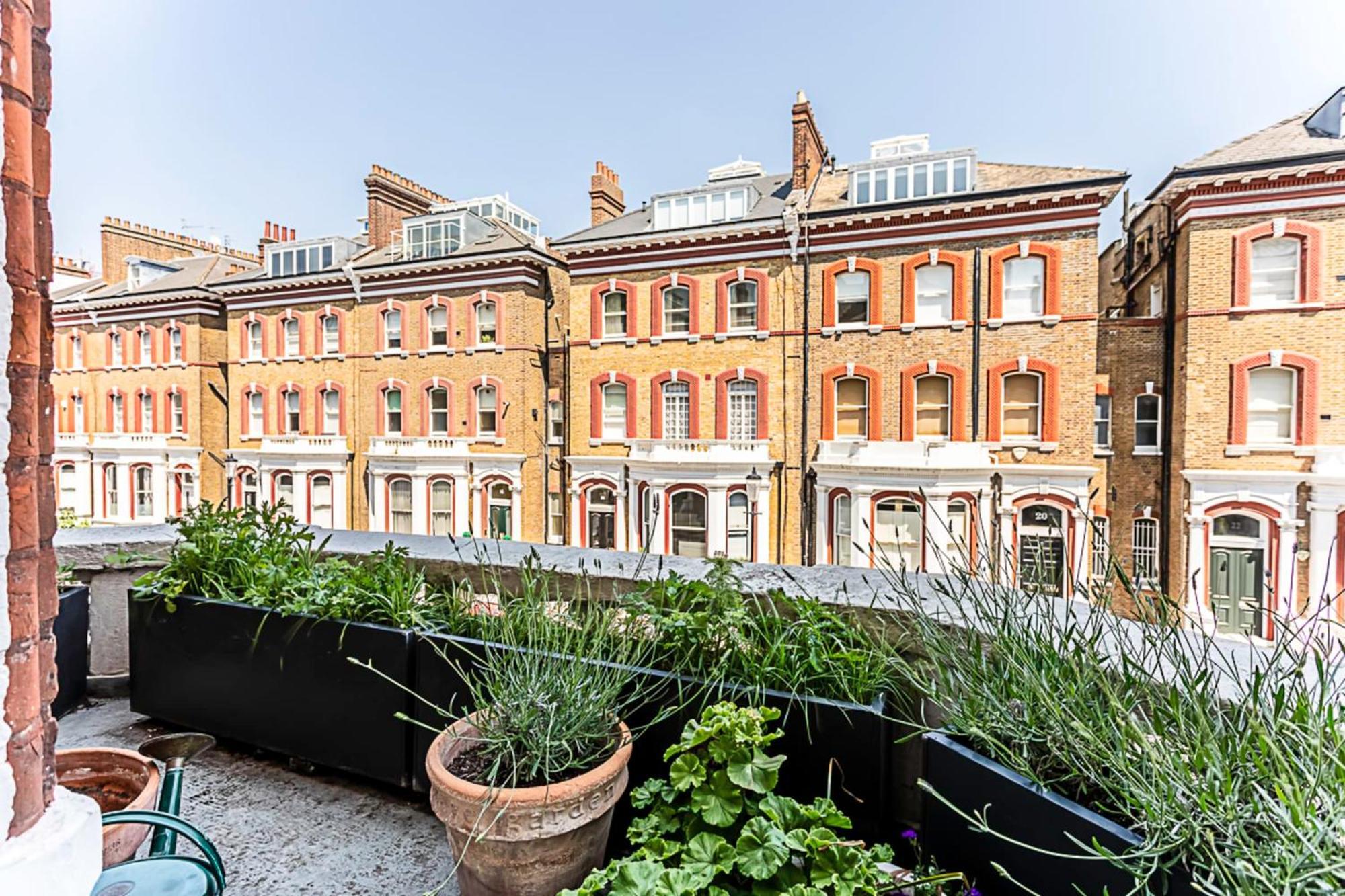 Apartment Well-designed Chelsea Flat *
