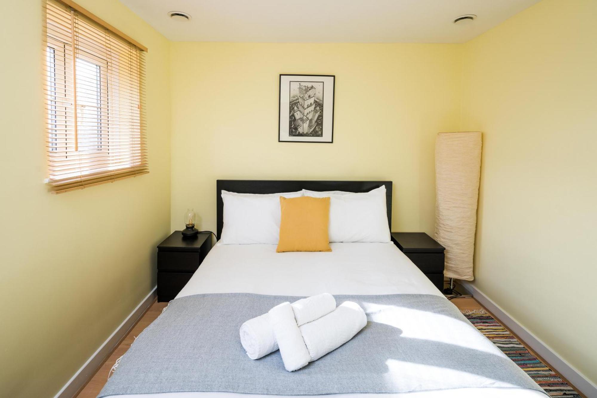 Fantastic In Canary Wharf - 2 Bedrooms Holiday home London