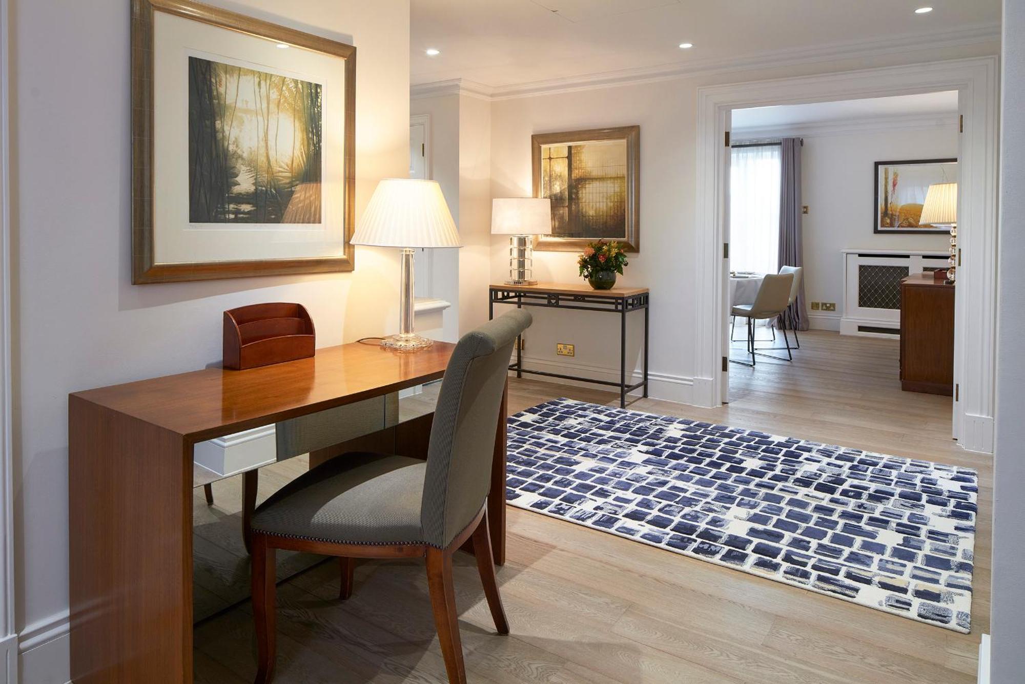 Cheval Hyde Park Gate Apartment *