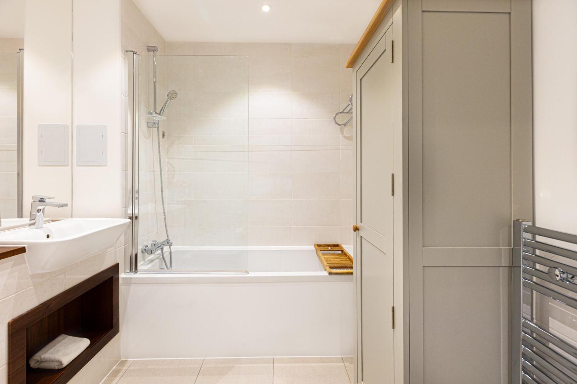 Sensational 2br Wviews & Balcony In Wandsworth Appartement *
