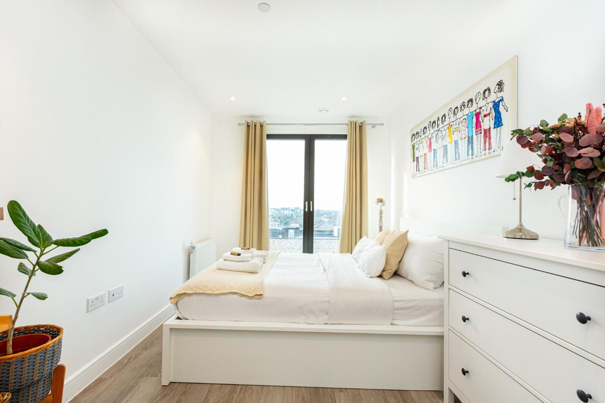 Sensational 2br Wviews & Balcony In Wandsworth Appartement *