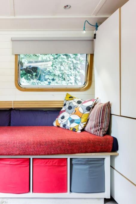 Slash Arts Houseboat On Secluded Mooring In *