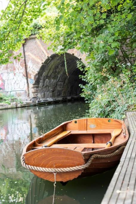 Botel Slash Arts Houseboat On Secluded Mooring In