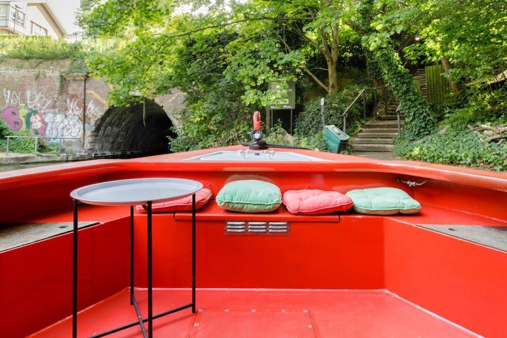 Botel Slash Arts Houseboat On Secluded Mooring In *